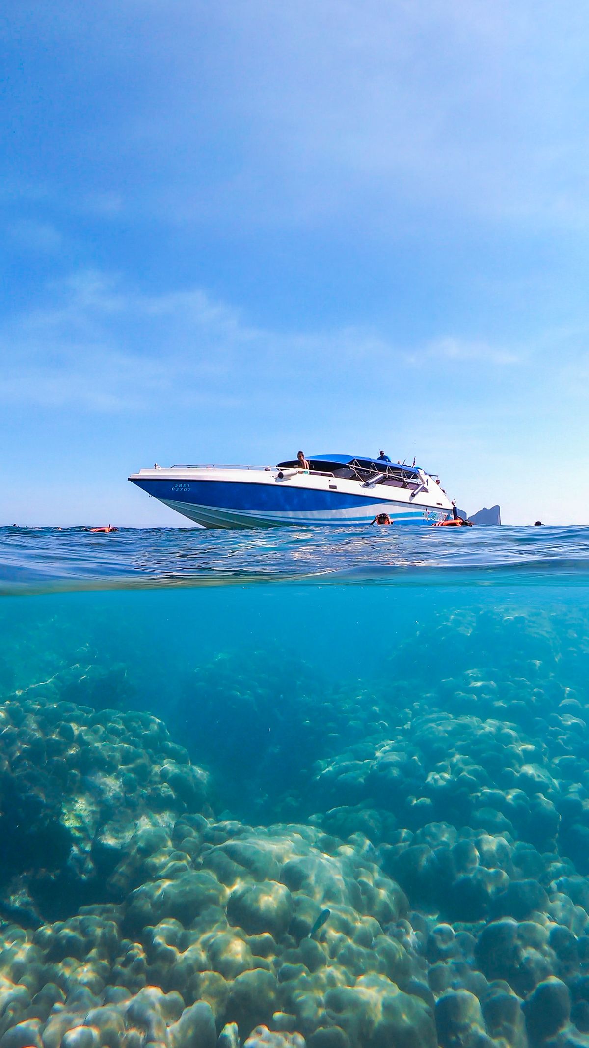 Isola di Tiran in yacht